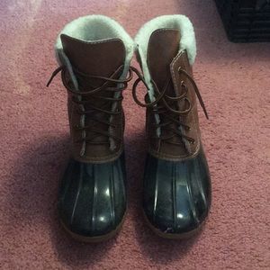 Duck Boot LookAlike snow boots size 9